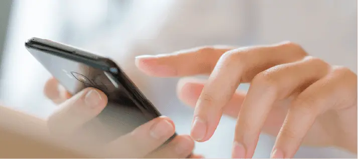 スマホで手軽に依頼できる最短即日対応のイメージ